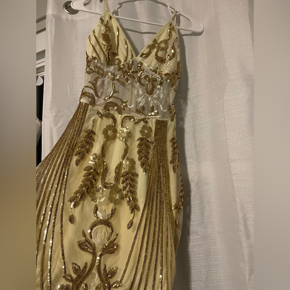 PRETTY LITTLE THING GOLD SEQUENCE BODYCON DRESS NEVER WORN(NEW)